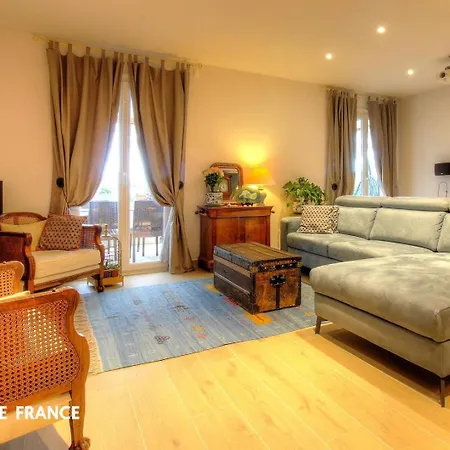 Les Mimosas Bed & Breakfast 3*